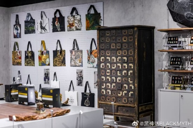 《黑神话》五一开启快闪活动 1：1天命人雕像太帅了！